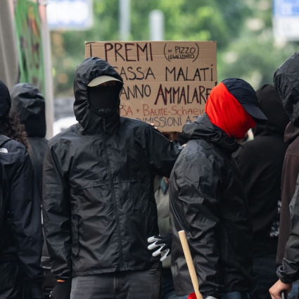 Un centinaio di partecipanti al corteo antifascista