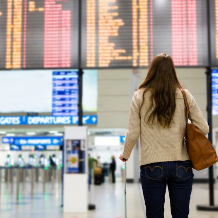 Decine di voli da o per Barcellona cancellati per il maltempo