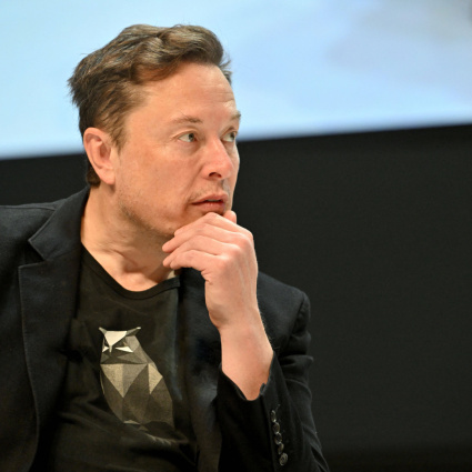 Zelensky minaccia le raffinerie russe, Musk: «È ora che se ne vada»