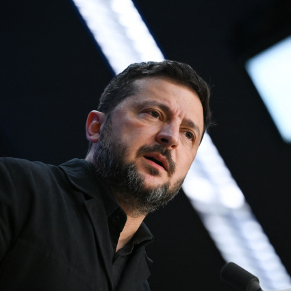 Zelensky chiede altri 70 miliardi all'UE, Trump attacca: «Non vuole la pace»