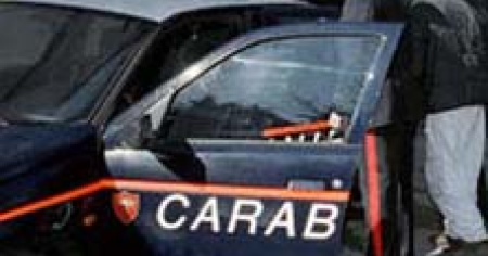 Uccide la moglie in aula durante la causa di divorzio