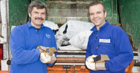 Trovati due lingotti d'oro in un sacco della spazzatura