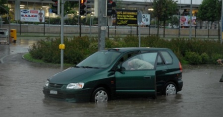 Luganese sott'acqua, aeroporto allagato