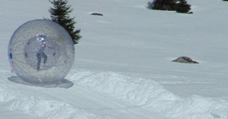 27enne muore praticando zorbing