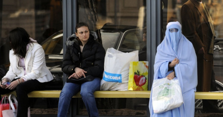 I Sauditi chiedono il rispetto del divieto del burqa in Ticino