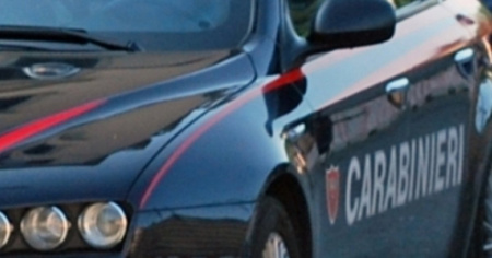 Auto sfonda il guardrail e finisce nel canale: un morto e tre dispersi