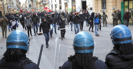 Disordini pre elettorali: primi tafferugli a Milano