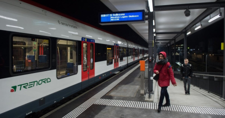Dieci passeggeri abbandonati a sé stessi