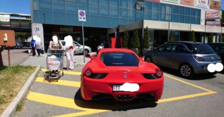 Ferrari ticinese pizzicata sul posto per i disabili