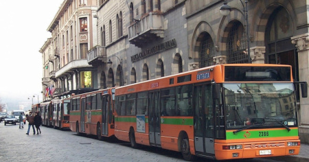 Calci e pugni a un bus, condannato 25enne ticinese