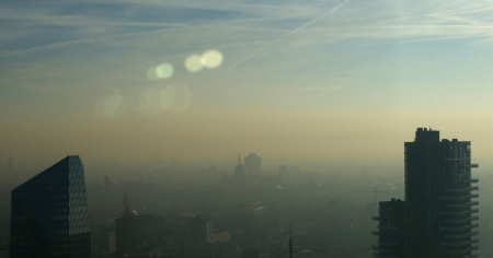 Smog nei limiti, sospeso il blocco nel Milanese