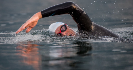 900 km a nuoto, è iniziata la titanica impresa di Ernst Bromeis