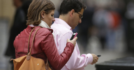 Economici e poco smart, per i telefoni è ritorno al passato