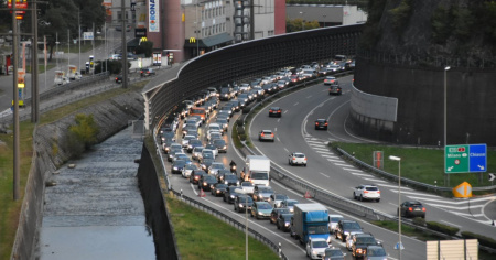 Autostrada bloccata, traffico in tilt