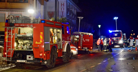 Auto contro un gruppo di turisti in Sudtirolo: sei morti
