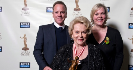 Morta l'attrice Shirley Douglas