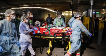 Il Covid-19 sta mettendo a dura prova gli ospedali parigini