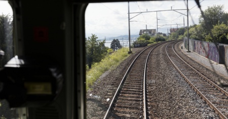 Dramma a Thalwil, è grave una donna urtata da un treno