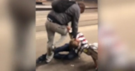 Disabile picchiato in stazione, il video è virale
