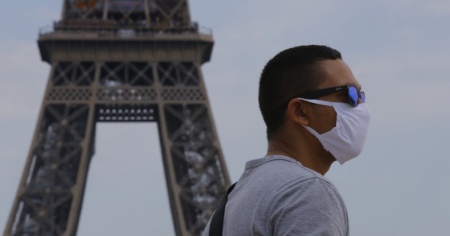 Parigi verso il coprifuoco serale