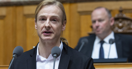Governo "negazionista": «Torniamo alla preferenza indigena»
