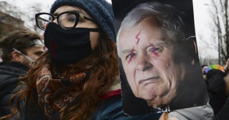 La severissima legge anti-aborto può entrare in vigore da oggi