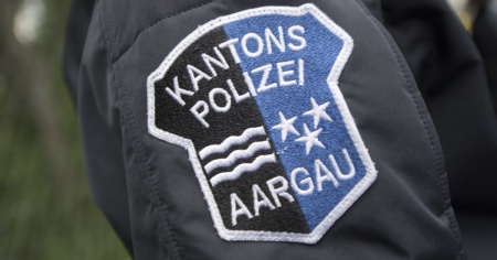 Coppia aggredita e legata in casa