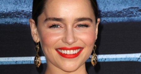 Emilia Clarke e il filler: «Dopo, riavrai indietro la tua faccia»