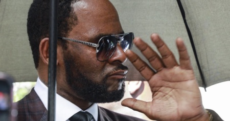 Il team legale di R. Kelly perde pezzi