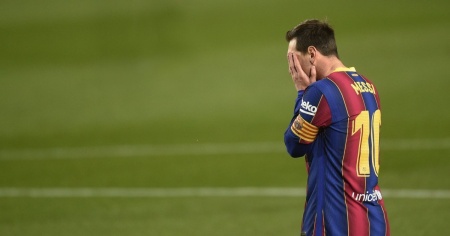 Il Barcellona costretto a separarsi da Messi