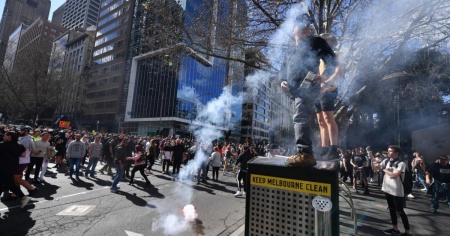 Lockdown allargato, a Melbourne scoppiano gli scontri