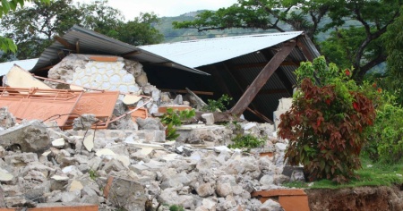 Si aggrava il bilancio del terremoto: 1'297 morti