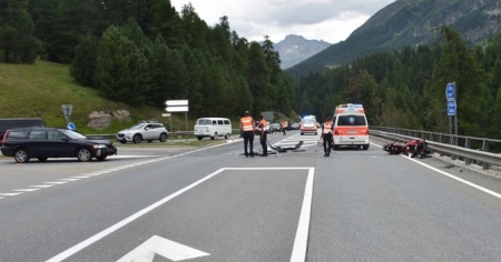 Incidente all'incrocio, ferito un motociclista