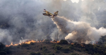 Incendi alle porte di Roma, sfollati almeno in 100