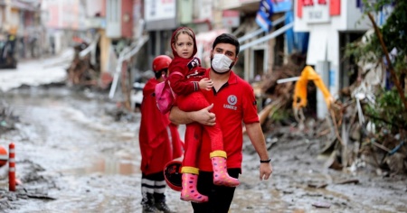 Dopo gli incendi, le inondazioni: almeno 27 morti