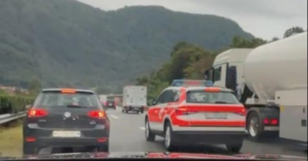 Incidente sulla A2 direzione sud, diverse vetture coinvolte