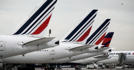 Esplosione e fumo nero in cabina, volo Pechino-Parigi costretto a tornare indietro