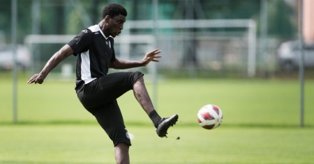 Demba Ba si ritira