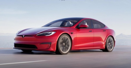 Accelerazione: la Model S Plaid batte anche due super-moto