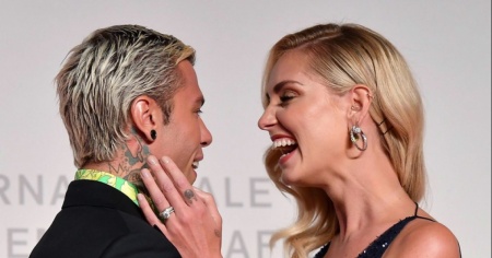 Fedez, omaggio in grande stile alla Ferragni per l’anniversario