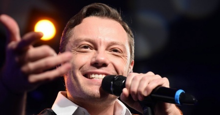 Tiziano Ferro, dedica sulla pelle per il suo Victor