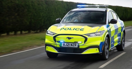 La polizia inglese guiderà la Mustang Mach-E