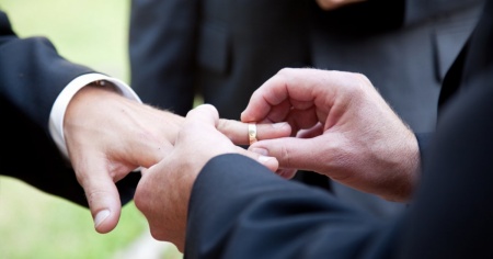 Il Centro dice sì al matrimonio per tutti: «Si adatti il diritto alla realtà»