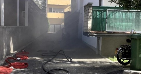Pompieri in via Bustelli, incendio in una lavanderia