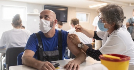 Su oltre 100 mila tamponi, il 3,7% di positivi