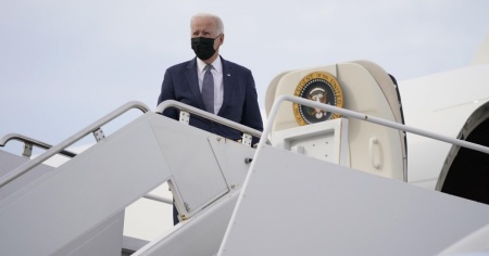 Biden perde ancora consensi: ora è al 43,5%
