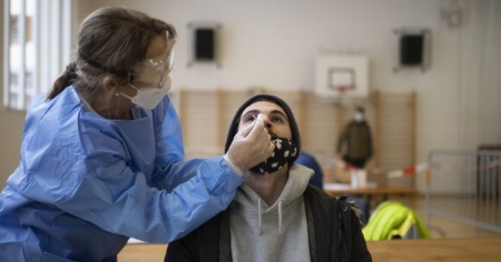 Covid, 18 casi e una nuova quarantena di classe in Ticino