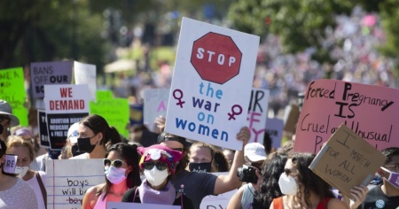 Texas, congelata la legge sull'aborto