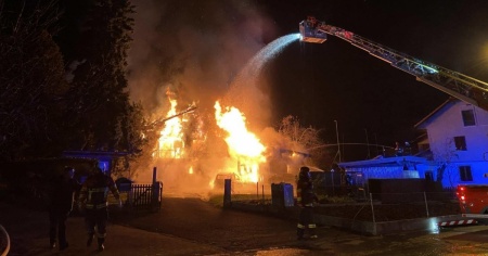 Incendio in una villetta, è il cane ad aver allertato la famiglia