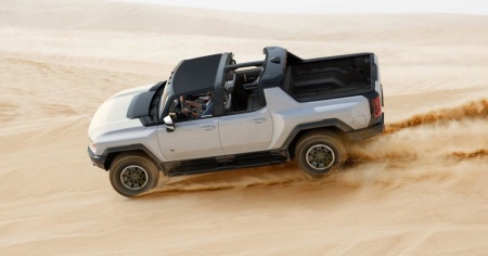 La tenda sul tetto dell’Hummer EV